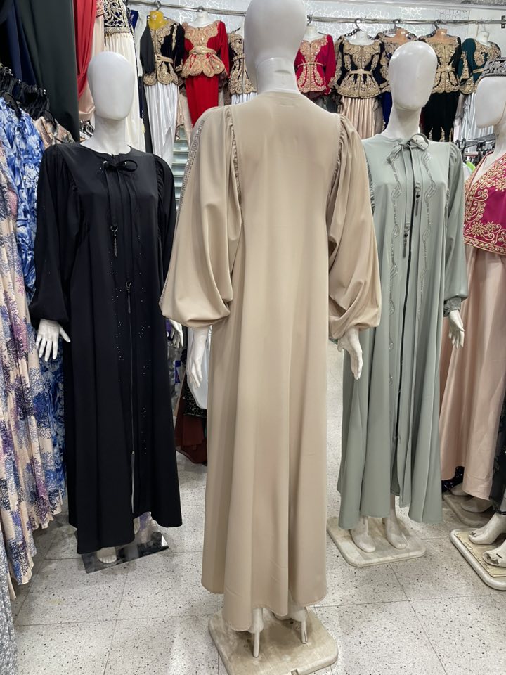 عباياتك… لمسة أناقة وراحة يومية