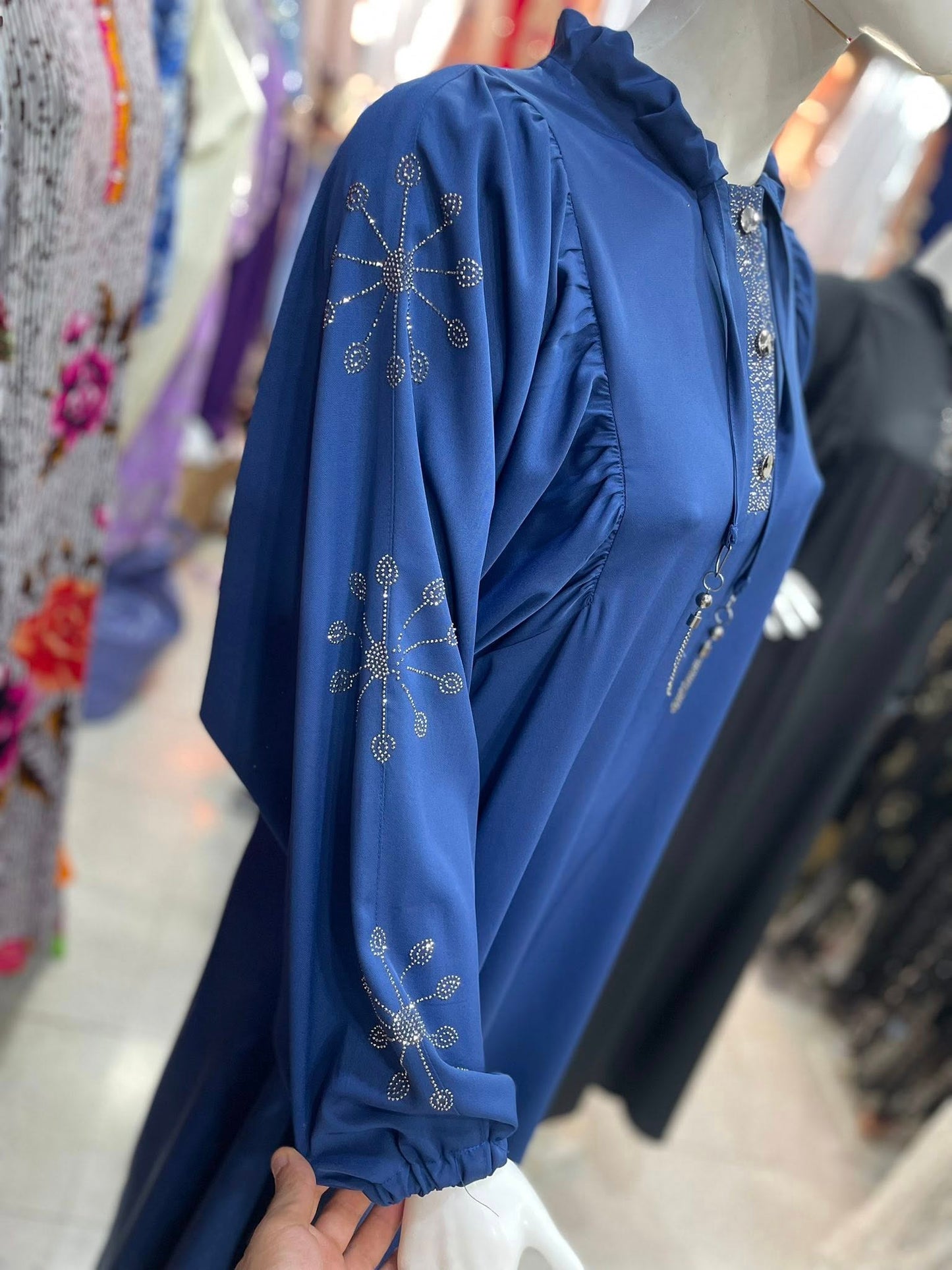 أنيقة كل يوم… مع لمسة حجابك! ✨