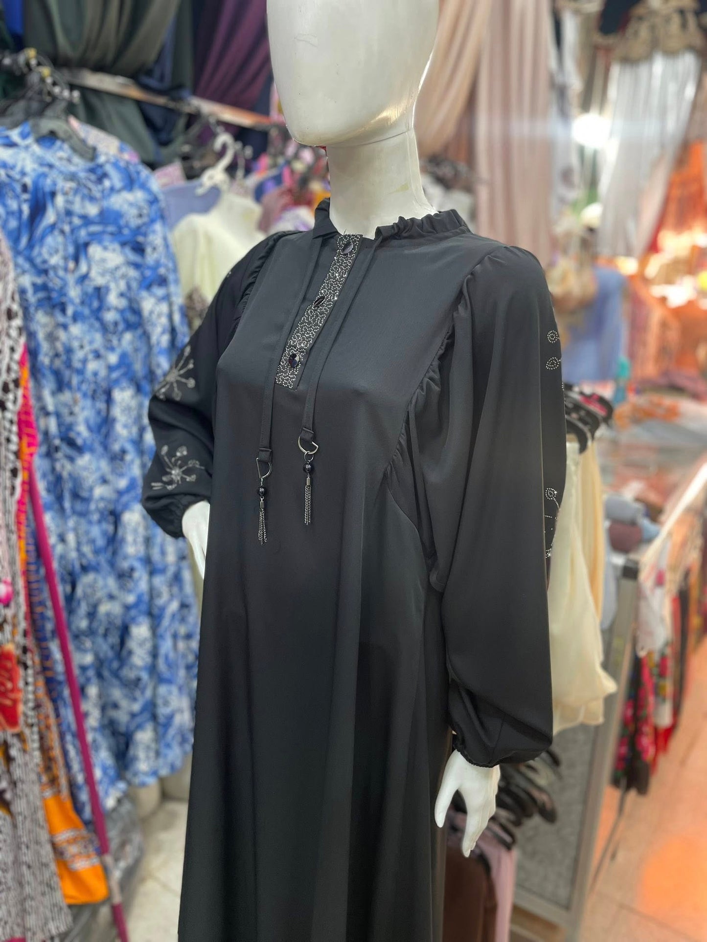 أنيقة كل يوم… مع لمسة حجابك! ✨