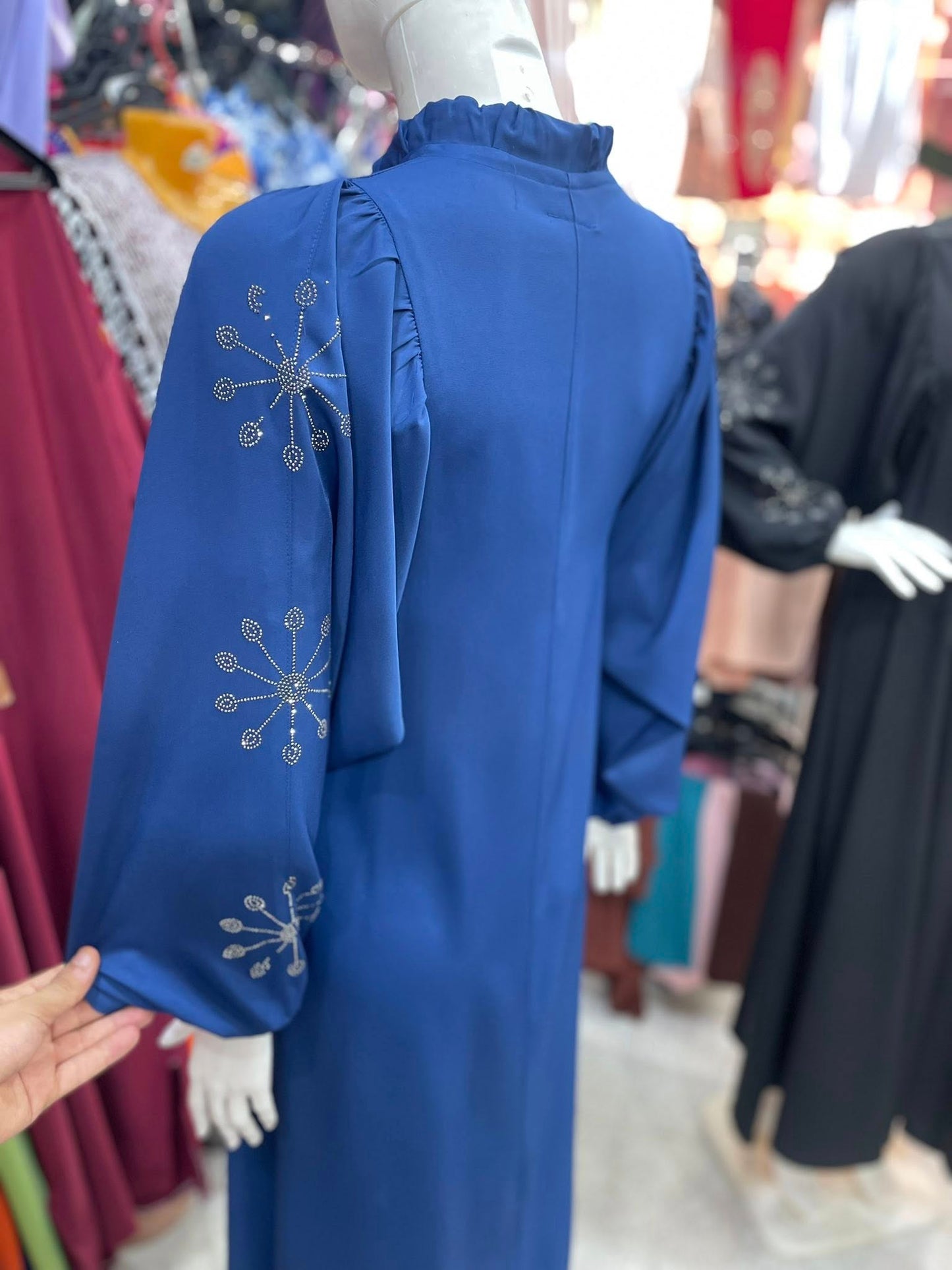 أنيقة كل يوم… مع لمسة حجابك! ✨