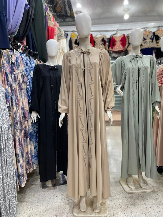 عباياتك… لمسة أناقة وراحة يومية