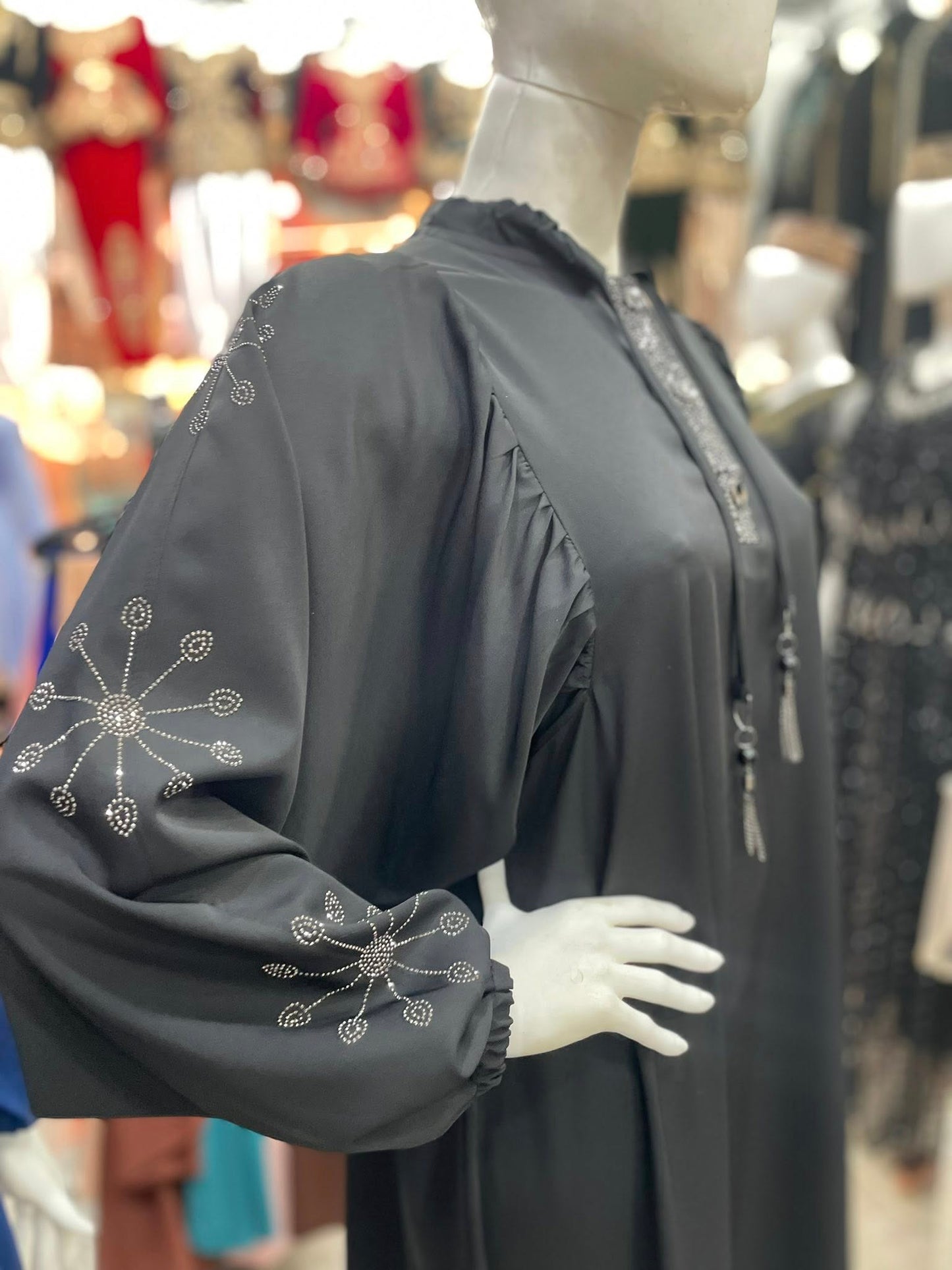 أنيقة كل يوم… مع لمسة حجابك! ✨